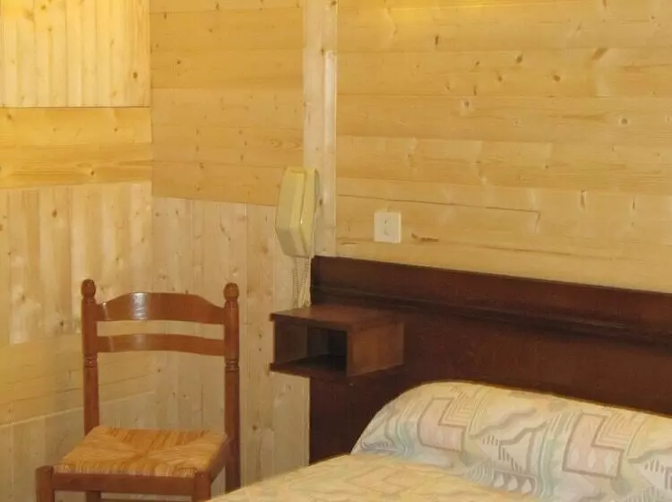 Отель Hôtel Des Rochers