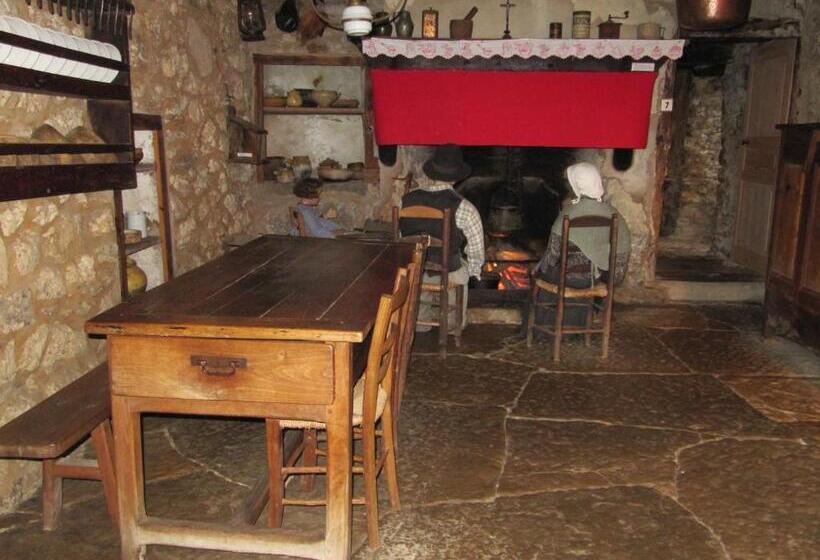 فندق Hôtel Des Rochers