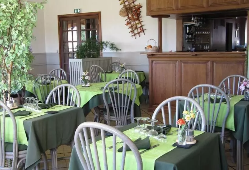 Отель Hôtel Des Rochers