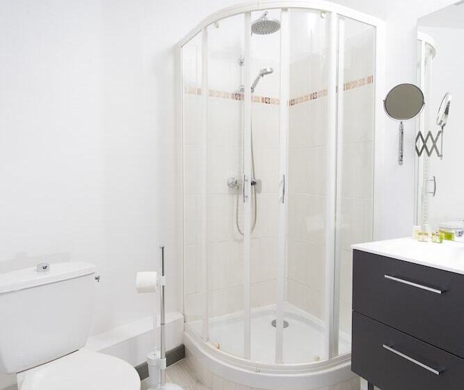 Logis Hotel & Restaurant De La Basilique