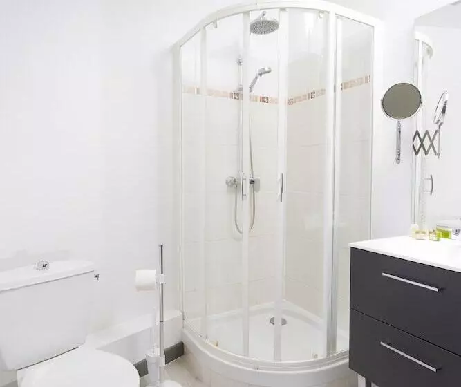 Logis Hotel & Restaurant De La Basilique