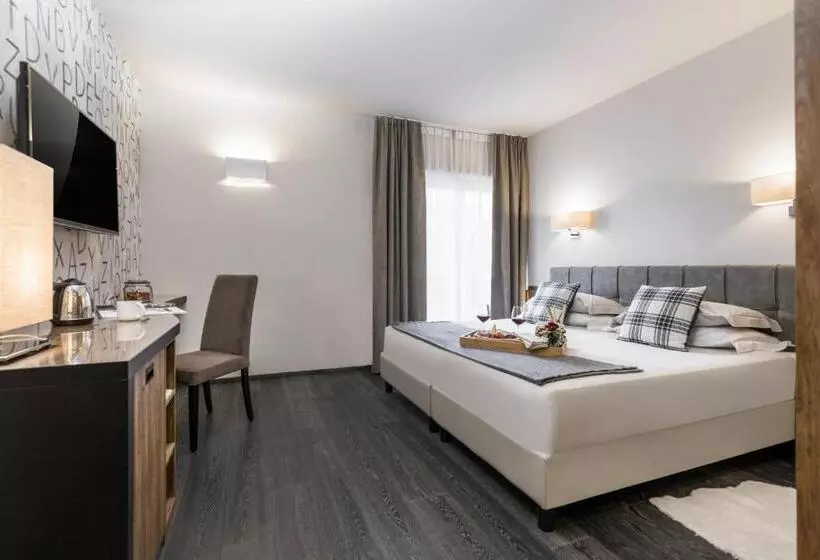 Отель Miramonti Park