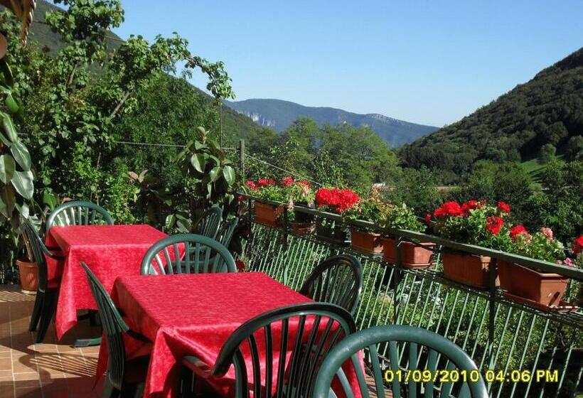 ホテル Montebaldina