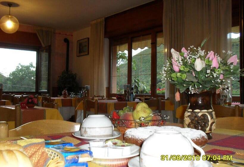 ホテル Montebaldina