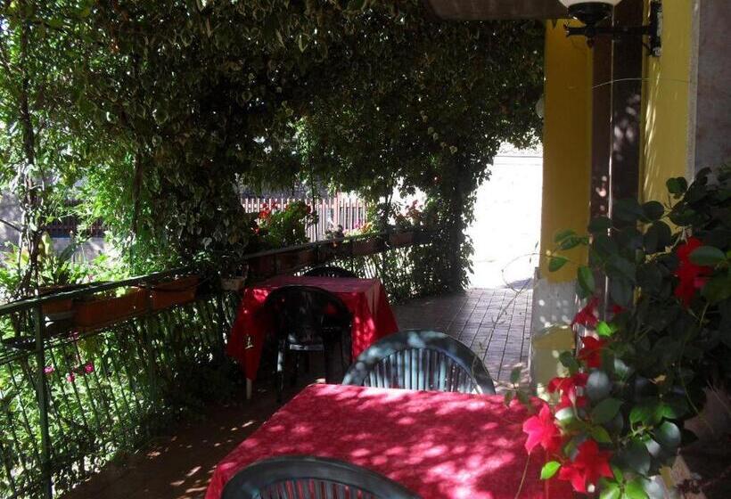 ホテル Montebaldina