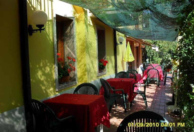 ホテル Montebaldina