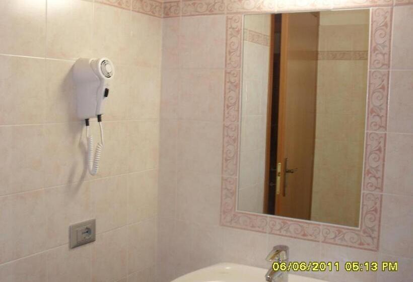 ホテル Montebaldina