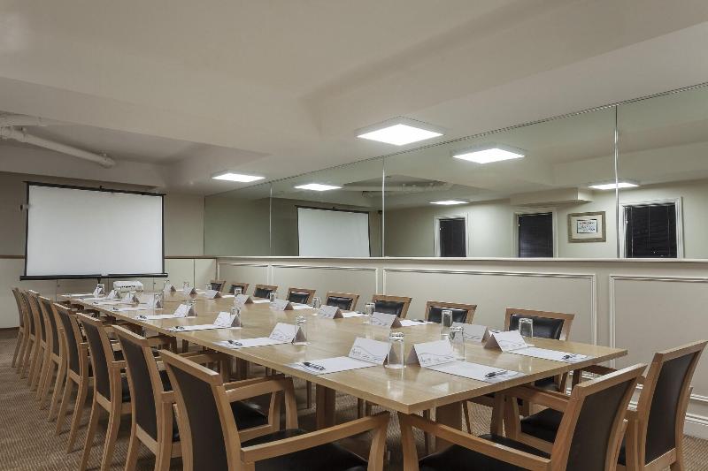 فندق Orsett Hall