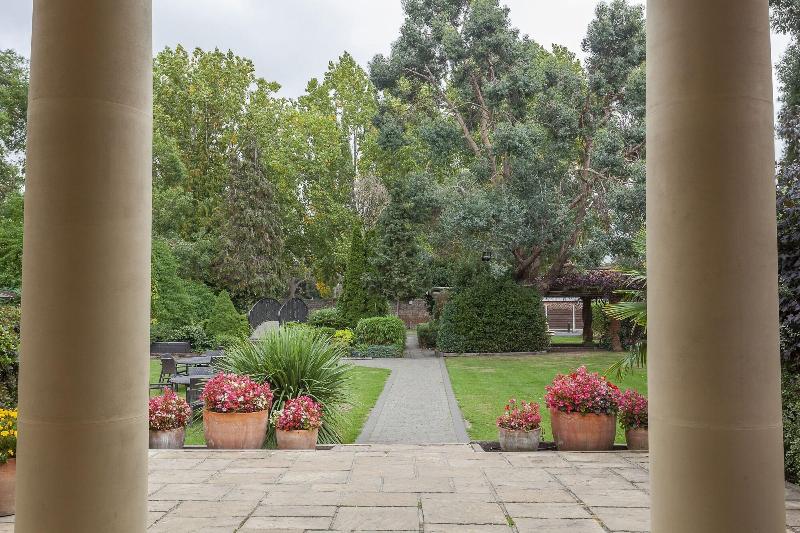 فندق Orsett Hall