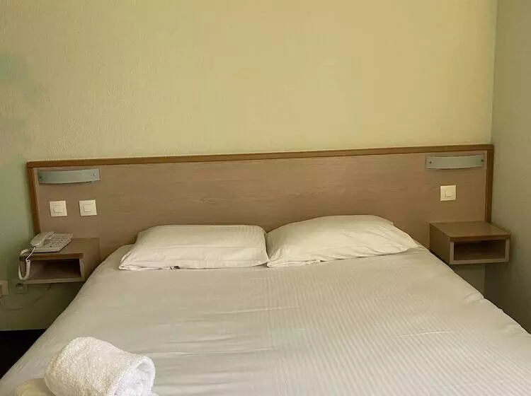 Отель Restaurant Les Chataigniers