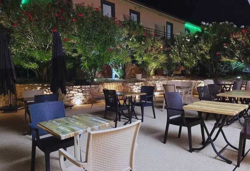 Отель Restaurant Les Chataigniers