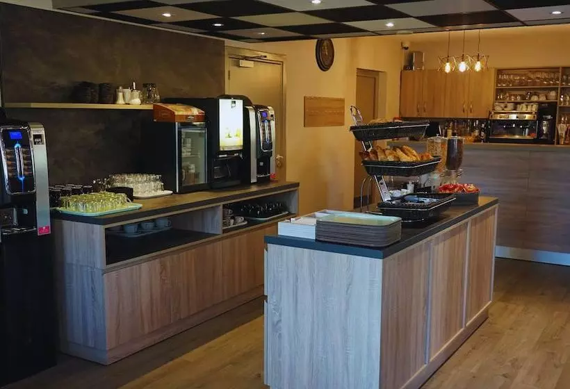 Отель Restaurant Les Chataigniers