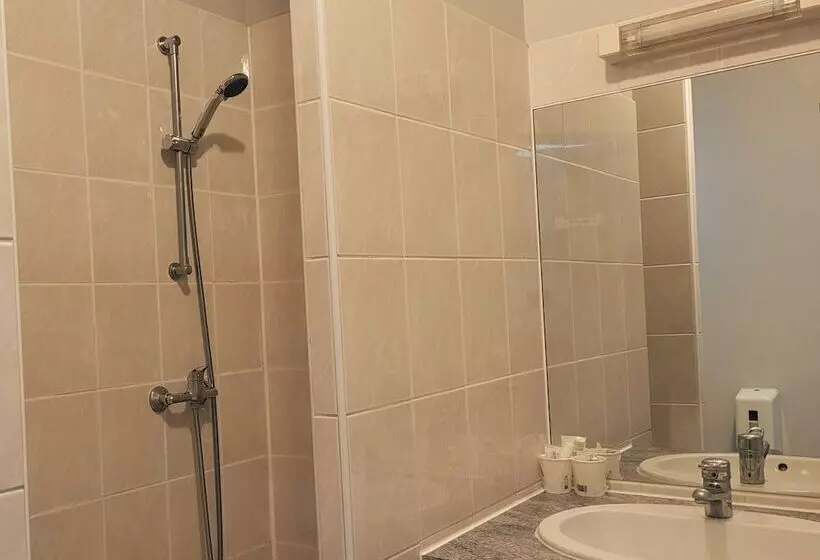 Отель Restaurant Les Chataigniers