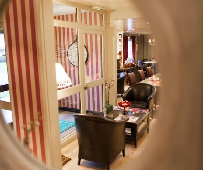 هتل The Originals City, Le Cottage Hôtel, Bruaylabuissière