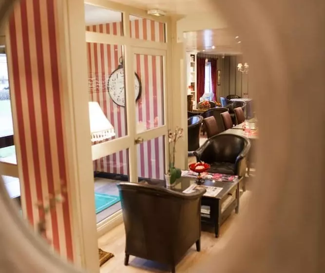 هتل The Originals City, Le Cottage Hôtel, Bruaylabuissière