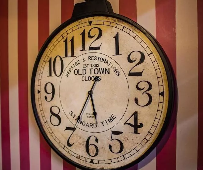 هتل The Originals City, Le Cottage Hôtel, Bruaylabuissière