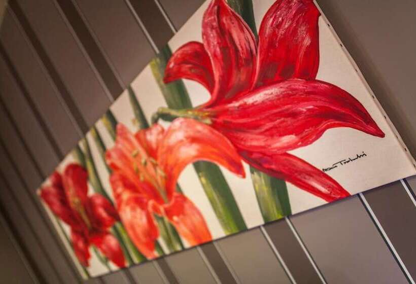 هتل The Originals City, Le Cottage Hôtel, Bruaylabuissière