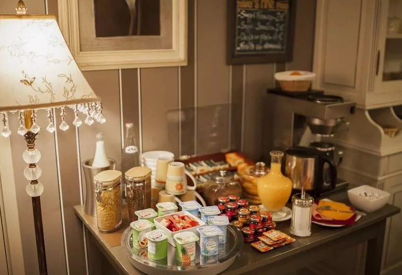 هتل The Originals City, Le Cottage Hôtel, Bruaylabuissière