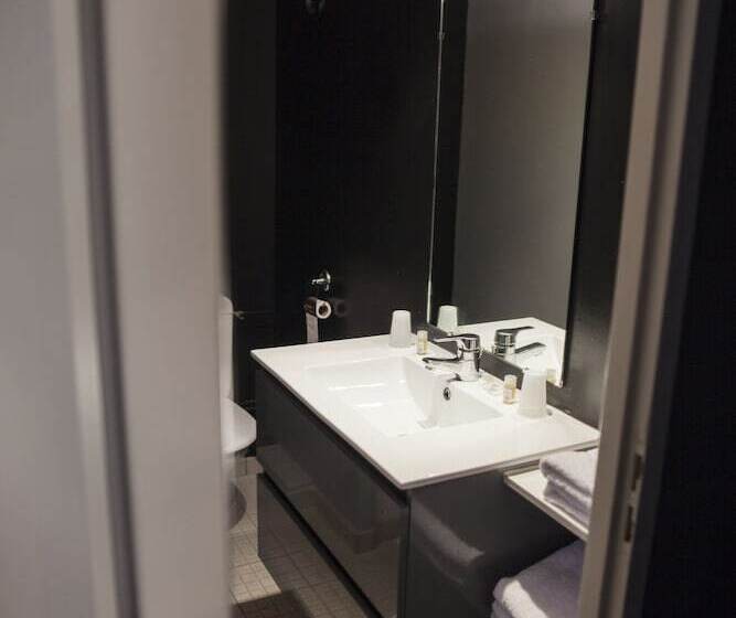 هتل The Originals City, Le Cottage Hôtel, Bruaylabuissière