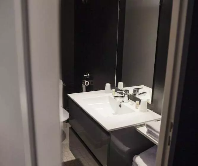 هتل The Originals City, Le Cottage Hôtel, Bruaylabuissière