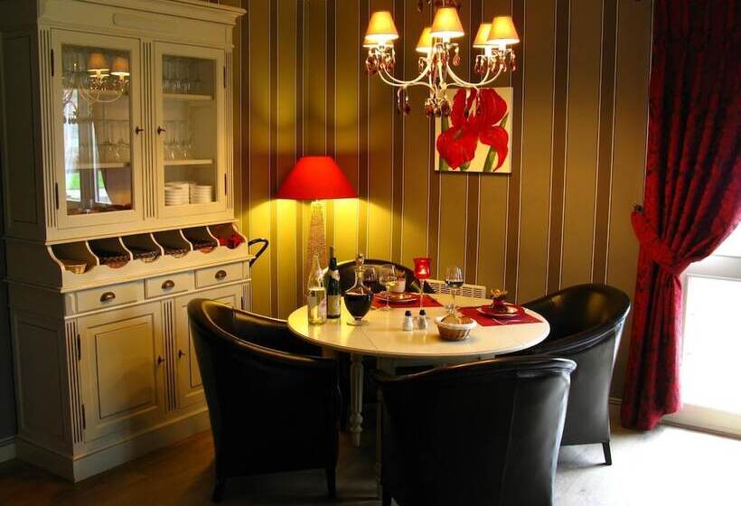 هتل The Originals City, Le Cottage Hôtel, Bruaylabuissière