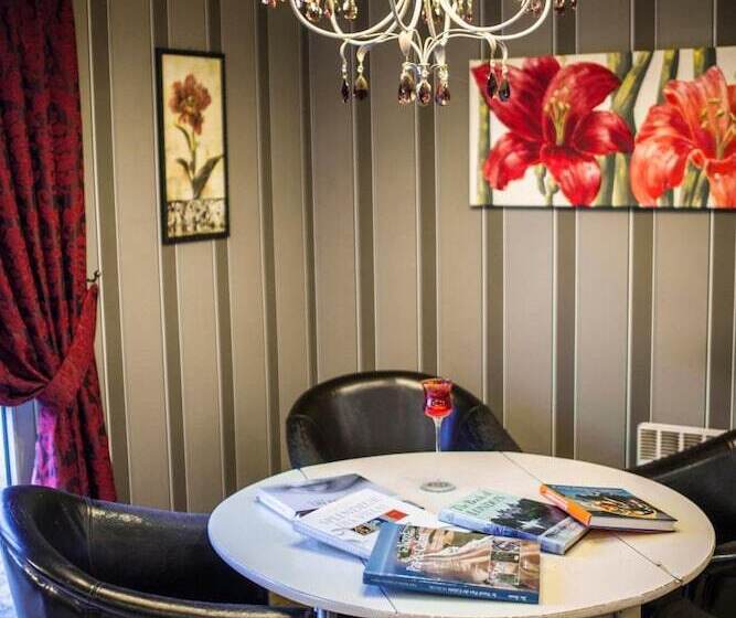 هتل The Originals City, Le Cottage Hôtel, Bruaylabuissière