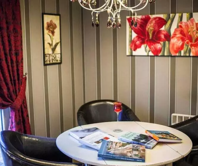 هتل The Originals City, Le Cottage Hôtel, Bruaylabuissière