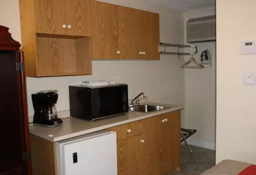 Midtown Motel & Suites