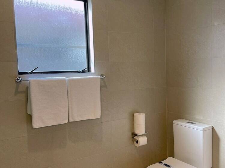 מוטל Royal Park Lodge