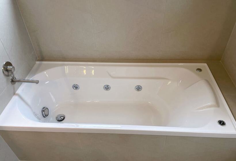 מוטל Royal Park Lodge