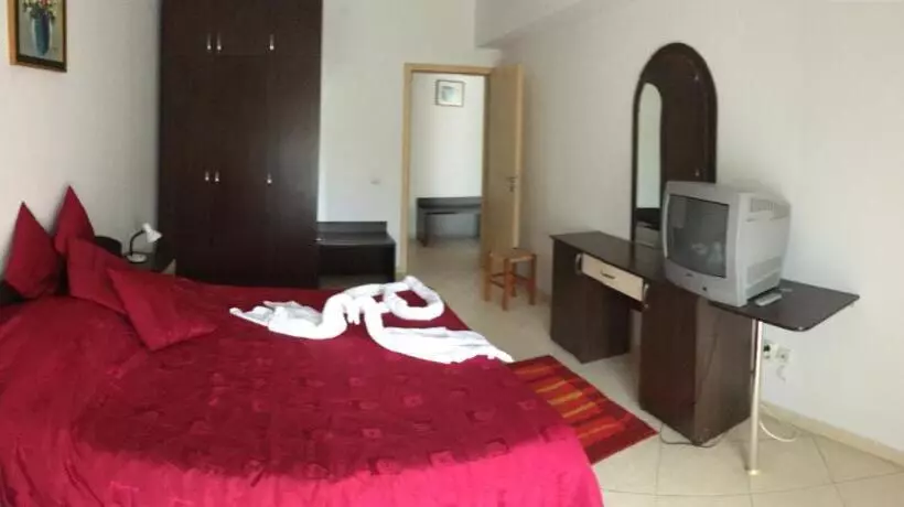 Club Onix Apartments