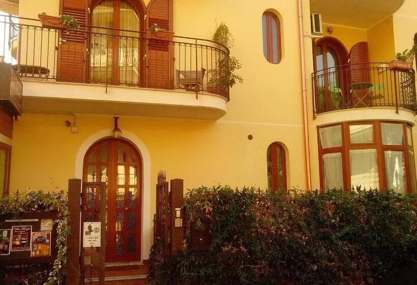 تختخواب و صبحانه Villa Marysa Apartments Seaview