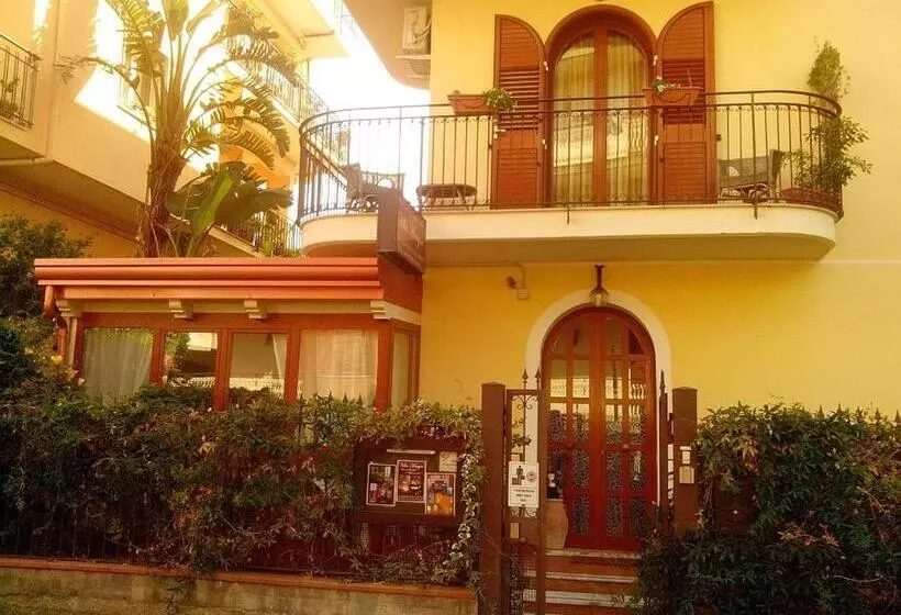 تختخواب و صبحانه Villa Marysa Apartments Seaview