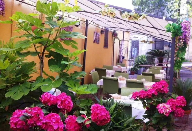 Отель Albergo Natucci