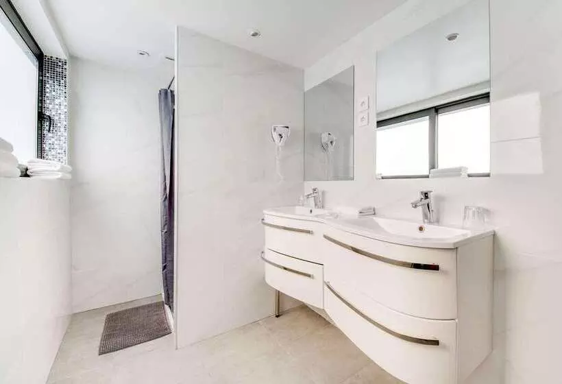 Brit Hotel Porte D Espagne