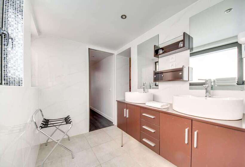 Brit Hotel Porte D Espagne