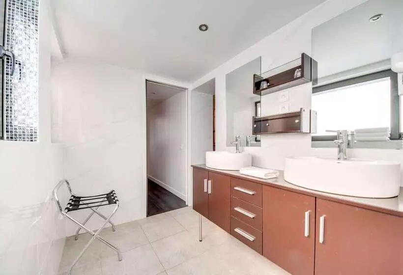 Brit Hotel Porte D Espagne