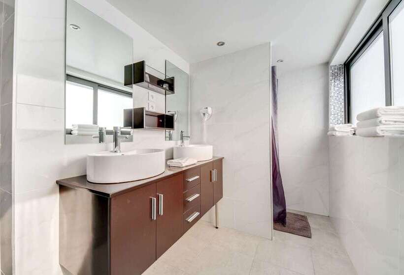 Brit Hotel Porte D Espagne