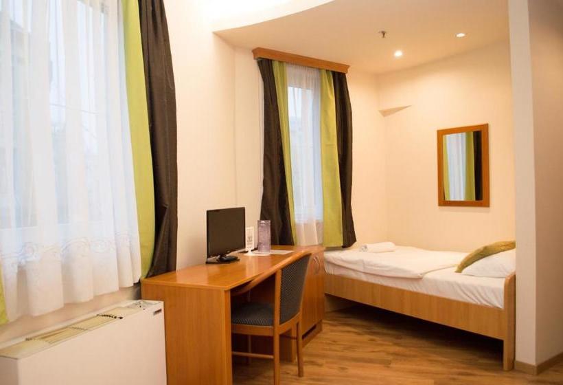 בית מלון כפרי City  Szeged