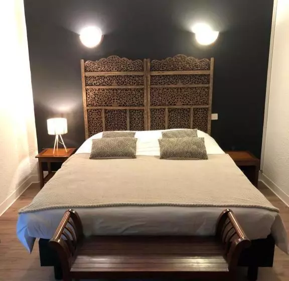 هتل Du Pot D'etain