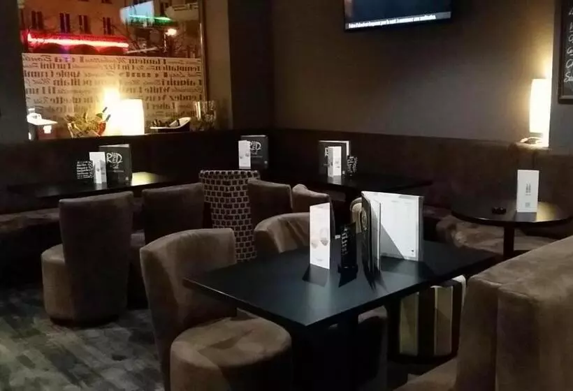 هتل Du Pot D'etain