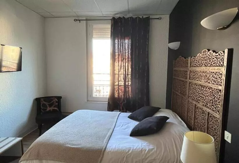 هتل Du Pot D'etain