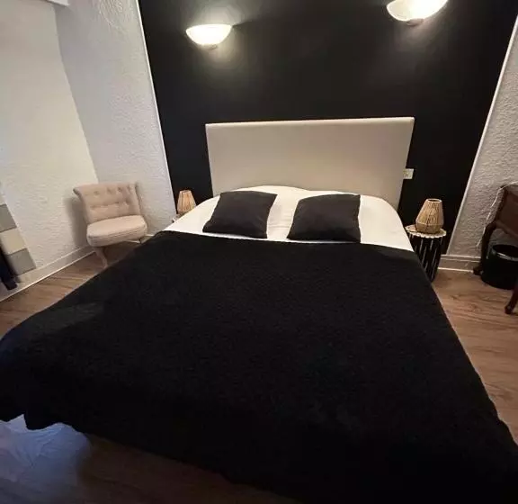 هتل Du Pot D'etain