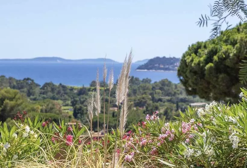 هتل Le Château De Mei Lese