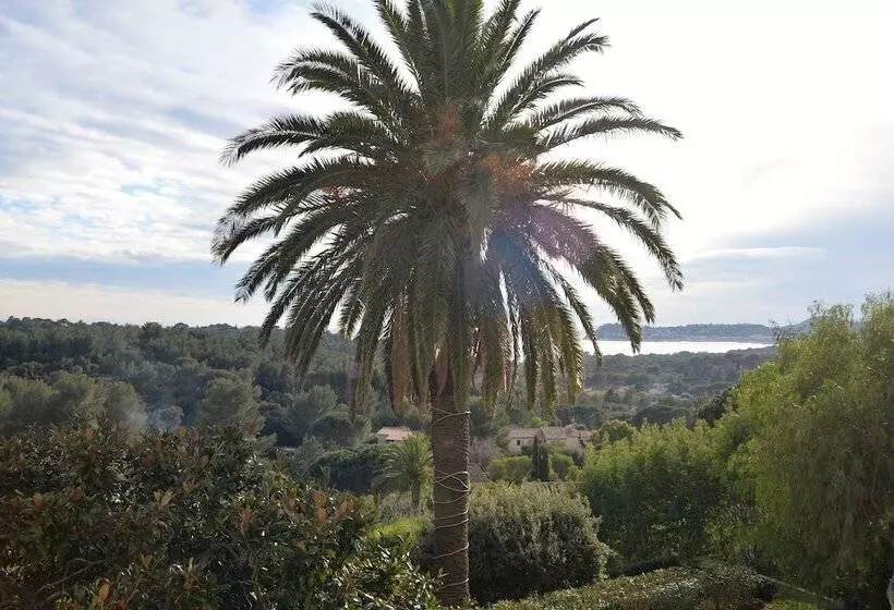 هتل Le Château De Mei Lese