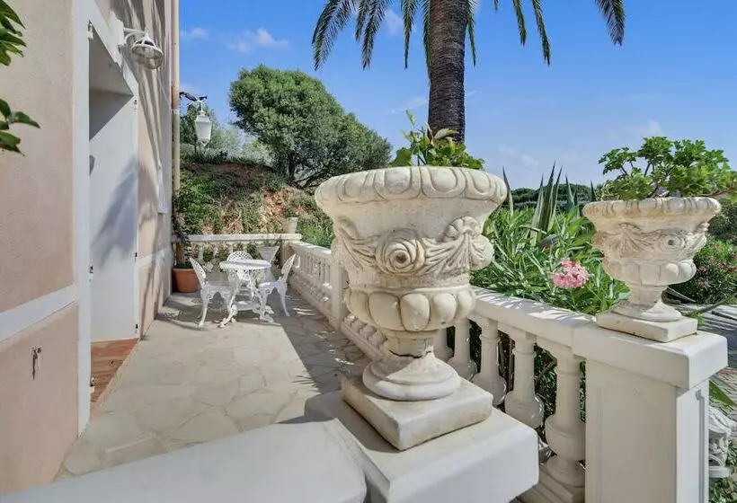 هتل Le Château De Mei Lese