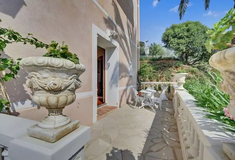 هتل Le Château De Mei Lese