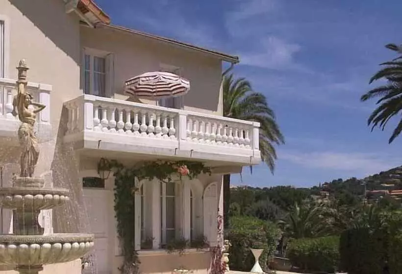 هتل Le Château De Mei Lese