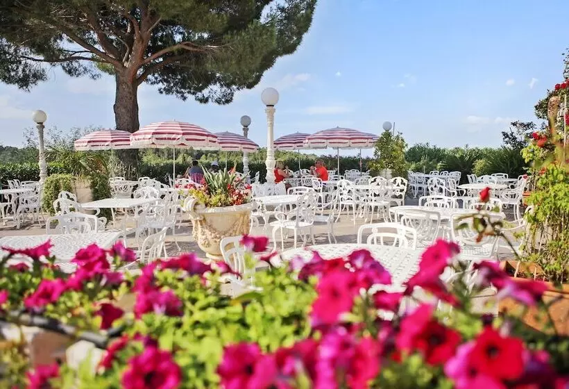 هتل Le Château De Mei Lese