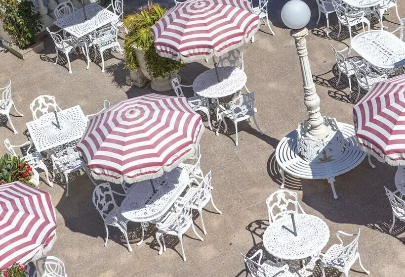 هتل Le Château De Mei Lese